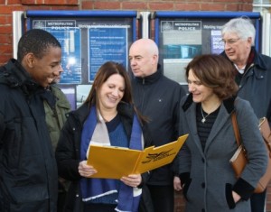 Lynne Featherstone MP and local campaigners (Michael Tiritas, Dave Beacham, Cara Jenkinson and Thomas Southern) discuss the new campaign with local residents